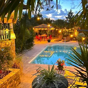 Villa Merkel - 27 Pers - 11 Chambr - 10 Wc - Piscine, Anglet